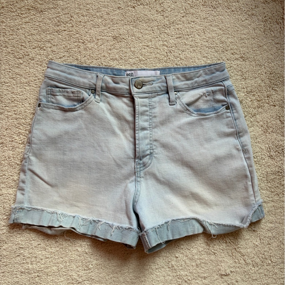RSQ Light Wash Denim Frayed Hem Women's Shorts